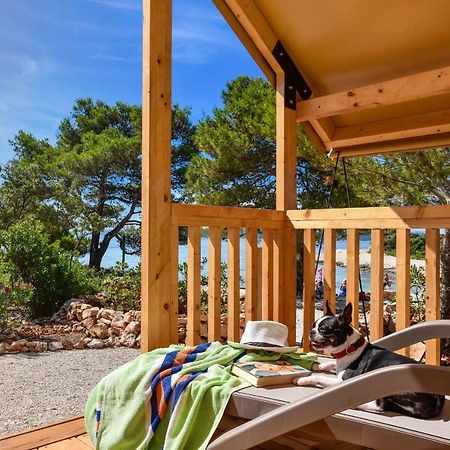 Hôtel Glamping Ugljan à Zadar Extérieur photo