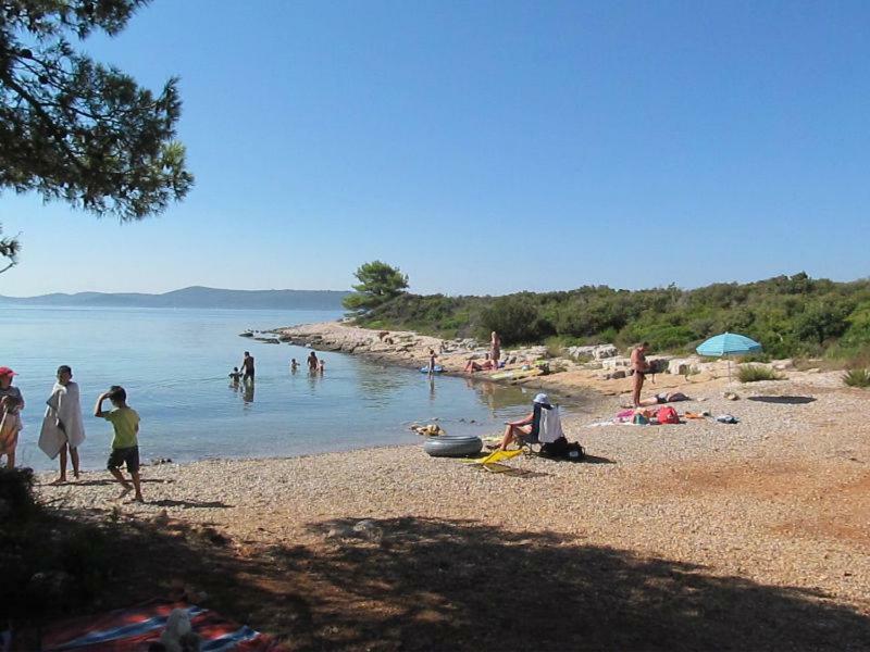 Hôtel Glamping Ugljan à Zadar Extérieur photo