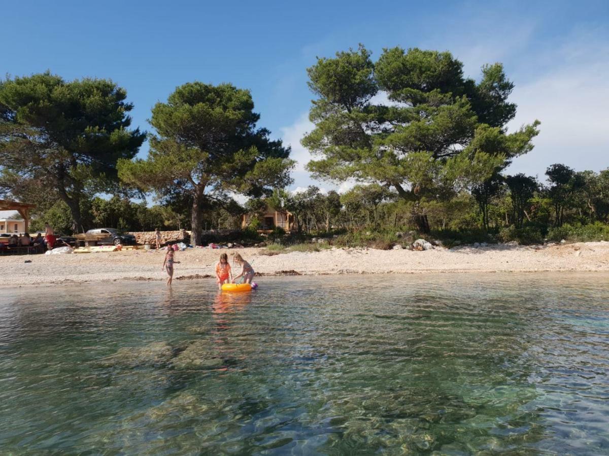 Hôtel Glamping Ugljan à Zadar Extérieur photo