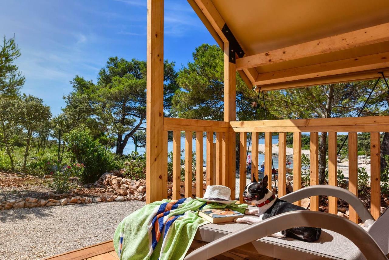 Hôtel Glamping Ugljan à Zadar Extérieur photo