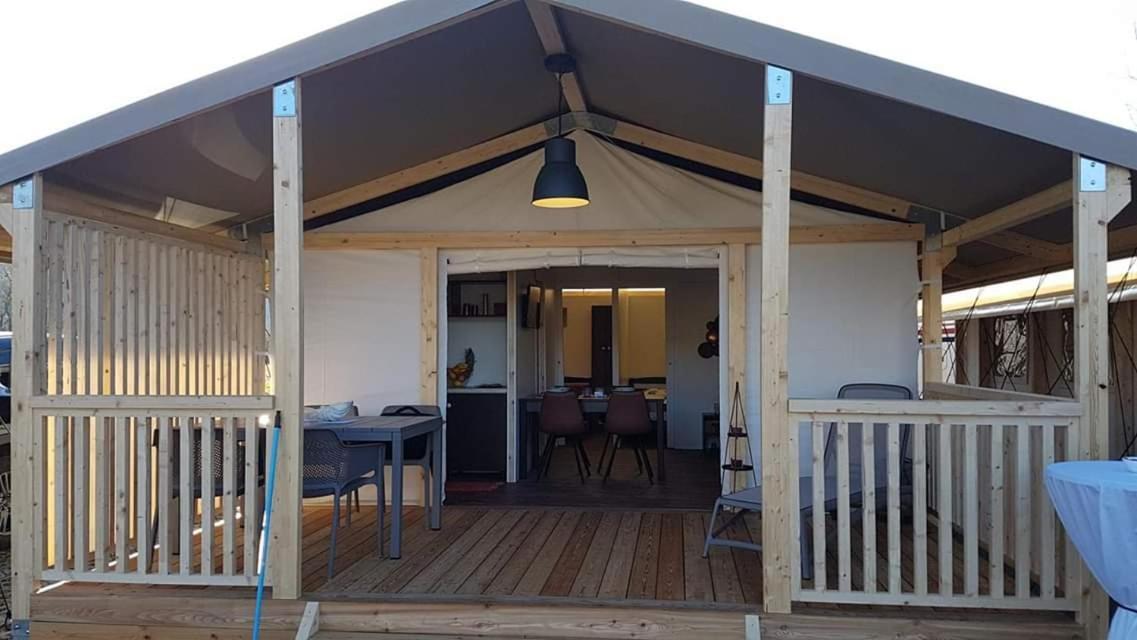 Hôtel Glamping Ugljan à Zadar Extérieur photo